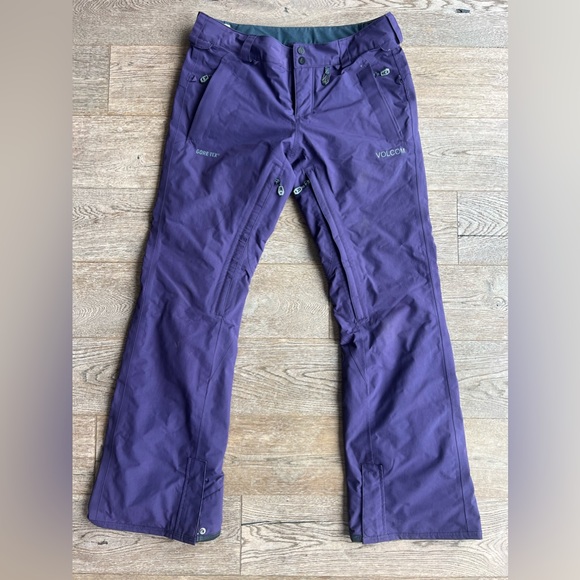 Women’s Volcom Gortex snowboard pants. Size medium. Purple - Picture 1 of 4